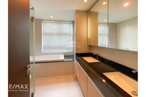 Luxurious 4-Bedroom Condo with Pet-Friendly Amenities in Thong Lo