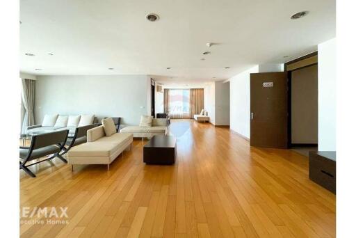 Luxurious 4-Bedroom Condo with Pet-Friendly Amenities in Thong Lo