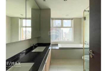 Luxurious 4-Bedroom Condo with Pet-Friendly Amenities in Thong Lo