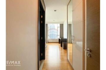 Luxurious 4-Bedroom Condo with Pet-Friendly Amenities in Thong Lo