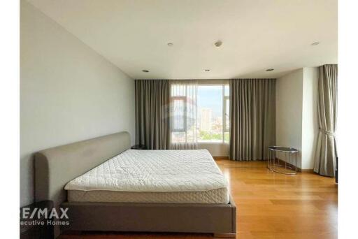 Luxurious 4-Bedroom Condo with Pet-Friendly Amenities in Thong Lo