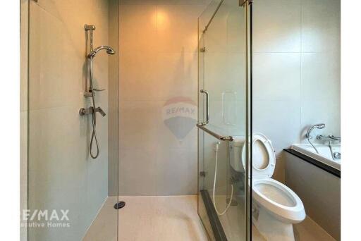 Luxurious 4-Bedroom Condo with Pet-Friendly Amenities in Thong Lo