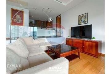 Elegant 2-Bedroom Pet Friendly Condo near Benjakitti Park - 5 Mins Walk to BTS Asok