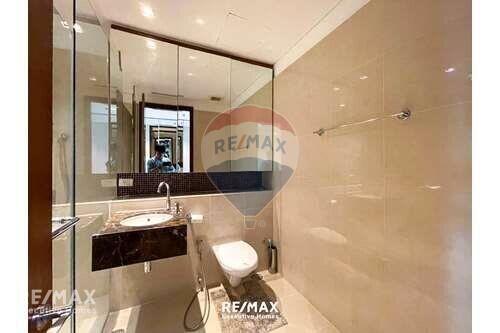 Elegant 2-Bedroom Pet Friendly Condo near Benjakitti Park - 5 Mins Walk to BTS Asok