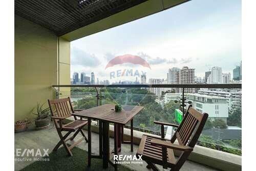 Elegant 2-Bedroom Pet Friendly Condo near Benjakitti Park - 5 Mins Walk to BTS Asok