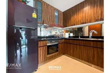 Elegant 2-Bedroom Pet Friendly Condo near Benjakitti Park - 5 Mins Walk to BTS Asok