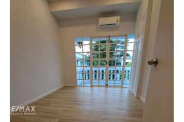 Pet Friendly 4 Bed Townhouse for Rent near BTS Phrompong Thonglor Sukhumvit