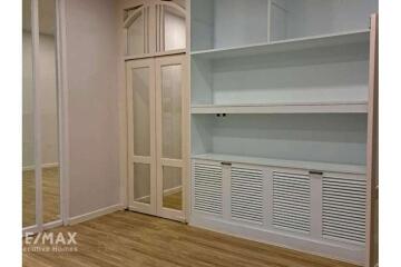 Pet Friendly 4 Bed Townhouse for Rent near BTS Phrompong Thonglor Sukhumvit