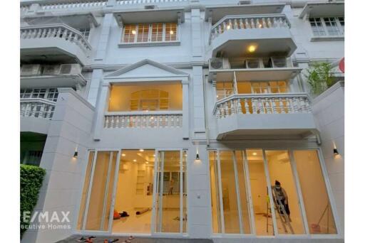 Pet Friendly 4 Bed Townhouse for Rent near BTS Phrompong Thonglor Sukhumvit