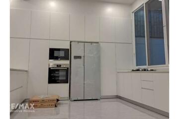 Pet Friendly 4 Bed Townhouse for Rent near BTS Phrompong Thonglor Sukhumvit