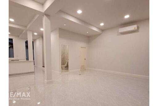 Pet Friendly 4 Bed Townhouse for Rent near BTS Phrompong Thonglor Sukhumvit