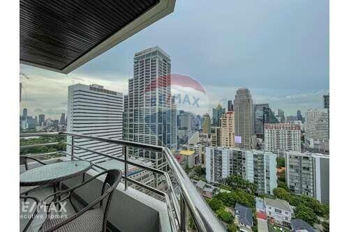 Modern 2 Bed Condo for Rent with Stunning Views near BTS Asoke and Rama 4 Road