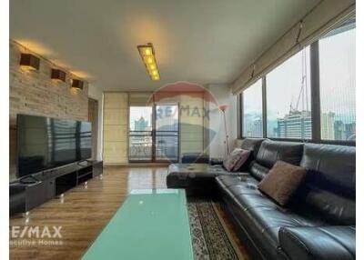 Modern 2 Bed Condo for Rent with Stunning Views near BTS Asoke and Rama 4 Road
