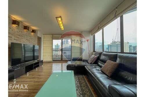 Modern 2 Bed Condo for Rent with Stunning Views near BTS Asoke and Rama 4 Road