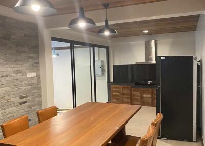 Modern kitchen with dining area