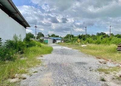 View of driveway and surroundings