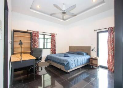 Charming Three-Bedroom House : San Phi Suea