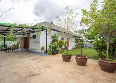 Charming Three-Bedroom House : San Phi Suea