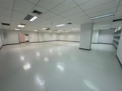 For Rent Bangkok Office Sliom BTS Sala Daeng MRT Si Lom Bang Rak