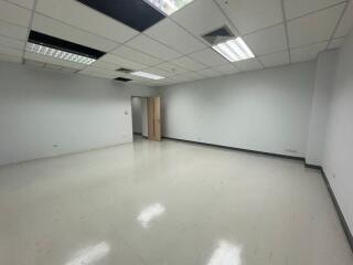 For Rent Bangkok Office Sliom BTS Sala Daeng MRT Si Lom Bang Rak