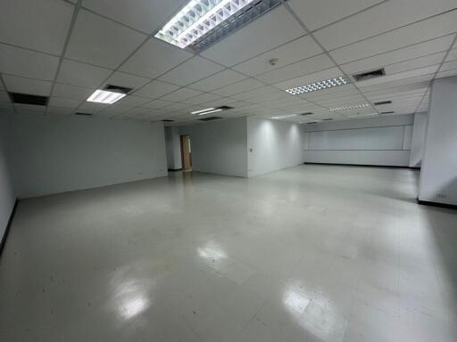 For Rent Bangkok Office Sliom BTS Sala Daeng MRT Si Lom Bang Rak