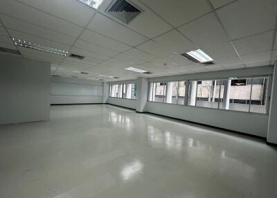 For Rent Bangkok Office Sliom BTS Sala Daeng MRT Si Lom Bang Rak