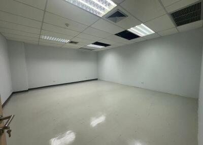 For Rent Bangkok Office Sliom BTS Sala Daeng MRT Si Lom Bang Rak