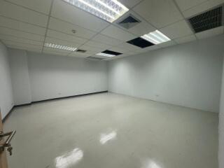 For Rent Bangkok Office Sliom BTS Sala Daeng MRT Si Lom Bang Rak