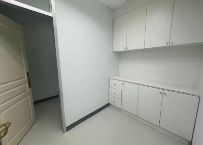 For Rent Bangkok Office Sliom BTS Sala Daeng MRT Si Lom Bang Rak