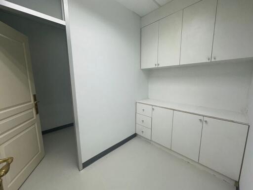 For Rent Bangkok Office Sliom BTS Sala Daeng MRT Si Lom Bang Rak