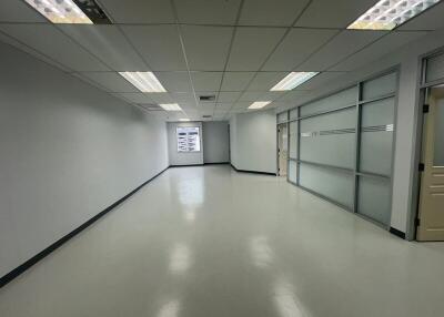 For Rent Bangkok Office Sliom BTS Sala Daeng MRT Si Lom Bang Rak