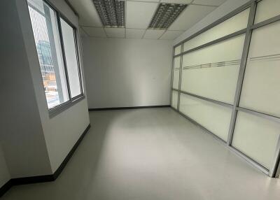 For Rent Bangkok Office Sliom BTS Sala Daeng MRT Si Lom Bang Rak