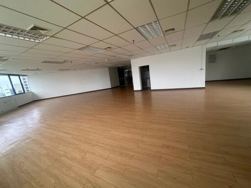 For Rent Bangkok Office Sliom BTS Sala Daeng MRT Si Lom Bang Rak