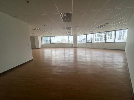 For Rent Bangkok Office Sliom BTS Sala Daeng MRT Si Lom Bang Rak