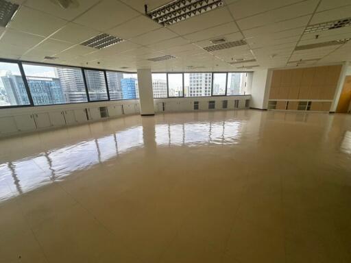 For Rent Bangkok Office Sliom BTS Sala Daeng MRT Si Lom Bang Rak