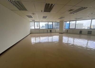 For Rent Bangkok Office Sliom BTS Sala Daeng MRT Si Lom Bang Rak