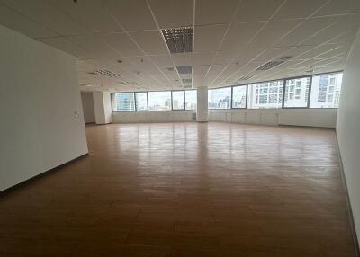 For Rent Bangkok Office Sliom BTS Sala Daeng MRT Si Lom Bang Rak