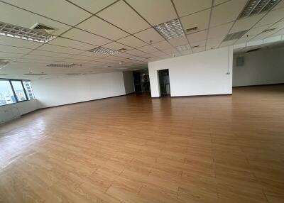 For Rent Bangkok Office Sliom BTS Sala Daeng MRT Si Lom Bang Rak