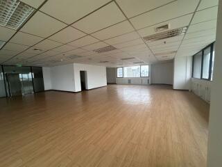 For Rent Bangkok Office Sliom BTS Sala Daeng MRT Si Lom Bang Rak