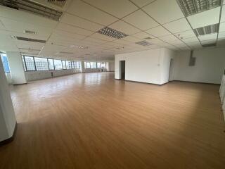 For Rent Bangkok Office Sliom BTS Sala Daeng MRT Si Lom Bang Rak