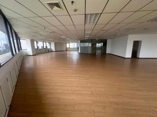 For Rent Bangkok Office Sliom BTS Sala Daeng MRT Si Lom Bang Rak