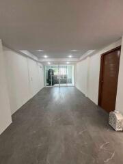 For Rent Bangkok Town House Sukhumvit BTS Ekkamai Watthana