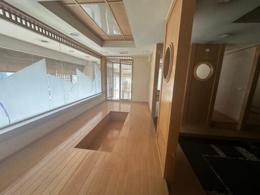 For Rent Bangkok Retail Sliom BTS Sala Daeng MRT Si Lom Bang Rak