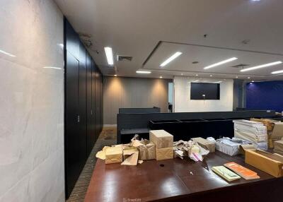 For Rent Bangkok Retail Sliom BTS Sala Daeng MRT Si Lom Bang Rak