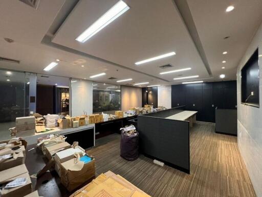 For Rent Bangkok Retail Sliom BTS Sala Daeng MRT Si Lom Bang Rak