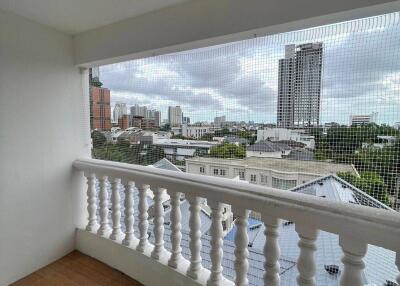 1-BR Apt. near BTS Ekkamai