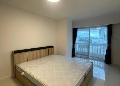 1-BR Apt. near BTS Ekkamai