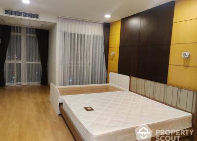 1-BR Condo at Nusasiri Grand Condominium near BTS Ekkamai