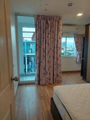 Bedroom with balcony and city view