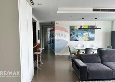 Luxury Riverfront Condo with Stunning Views - 9 Mins Walk to BTS Charoen Nakhon